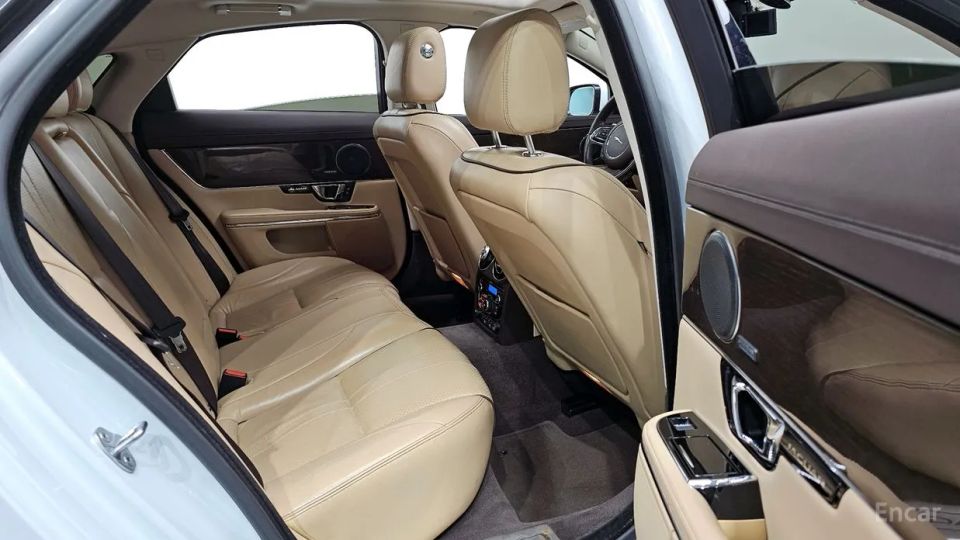 Jaguar XJ