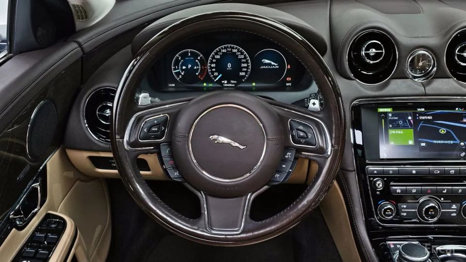 Jaguar XJ