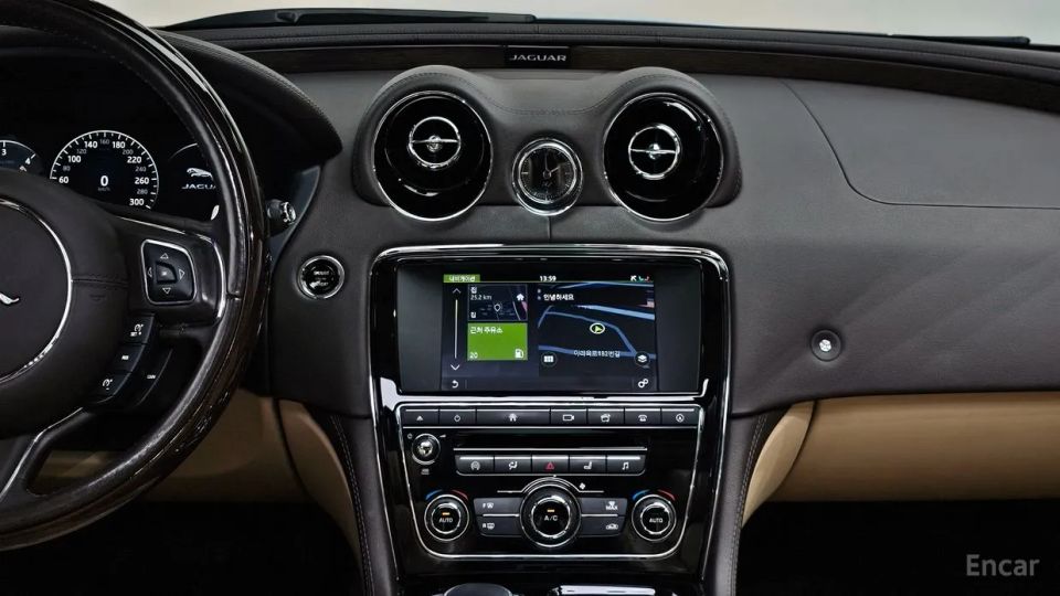 Jaguar XJ