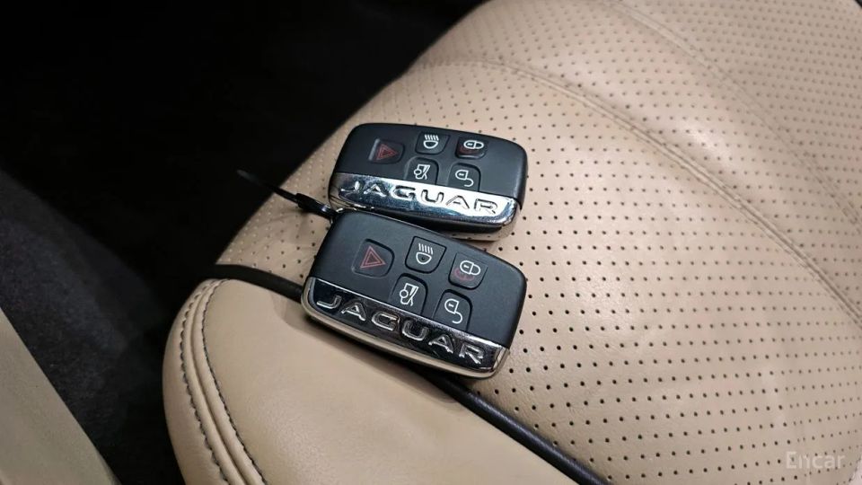 Jaguar XJ