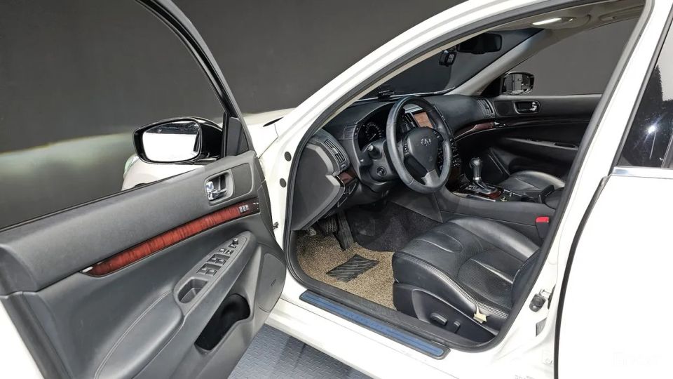 Infiniti G