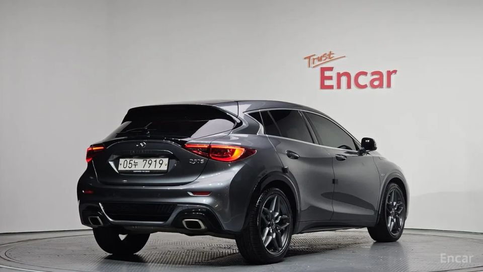 Infiniti Q30