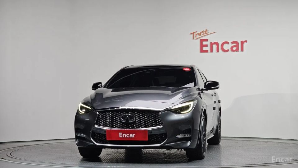 Infiniti Q30