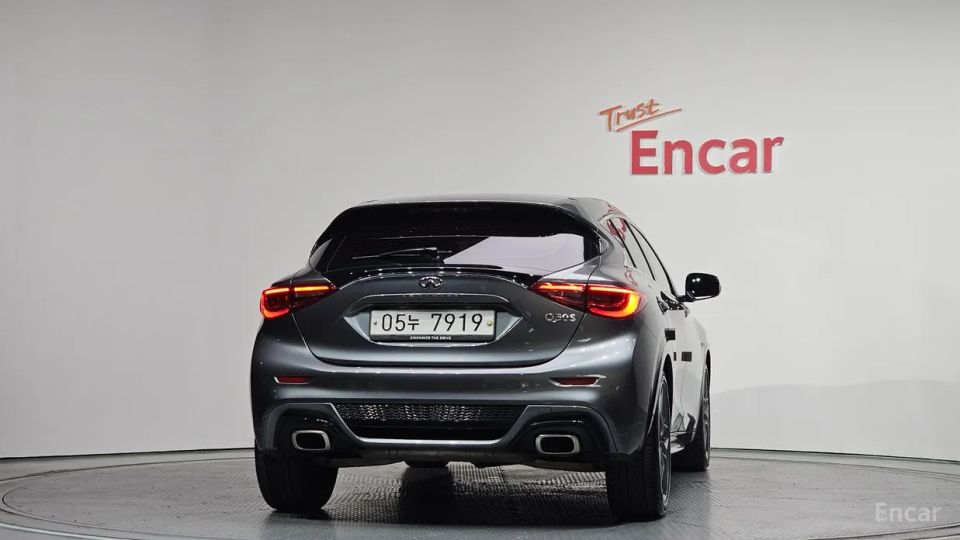 Infiniti Q30