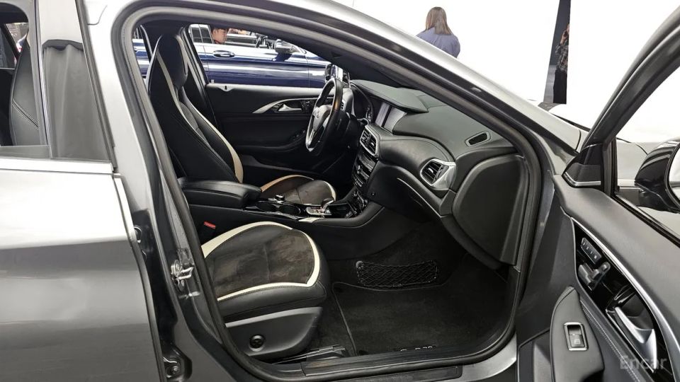 Infiniti Q30