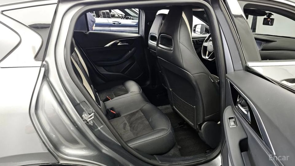 Infiniti Q30