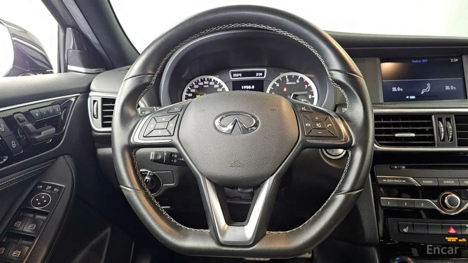 Infiniti Q30