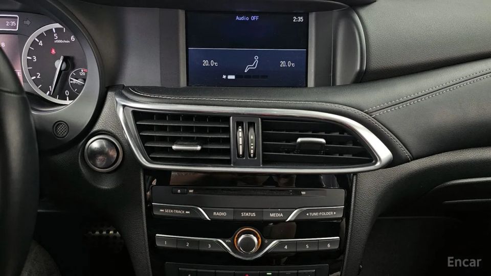 Infiniti Q30