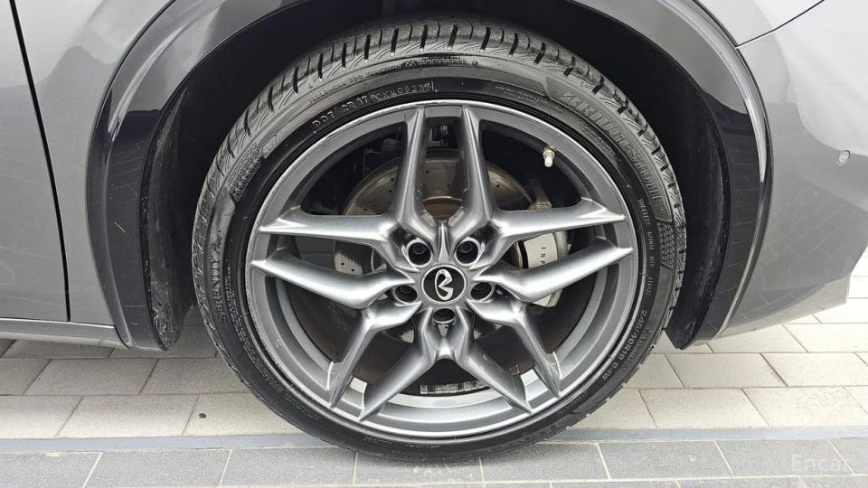 Infiniti Q30
