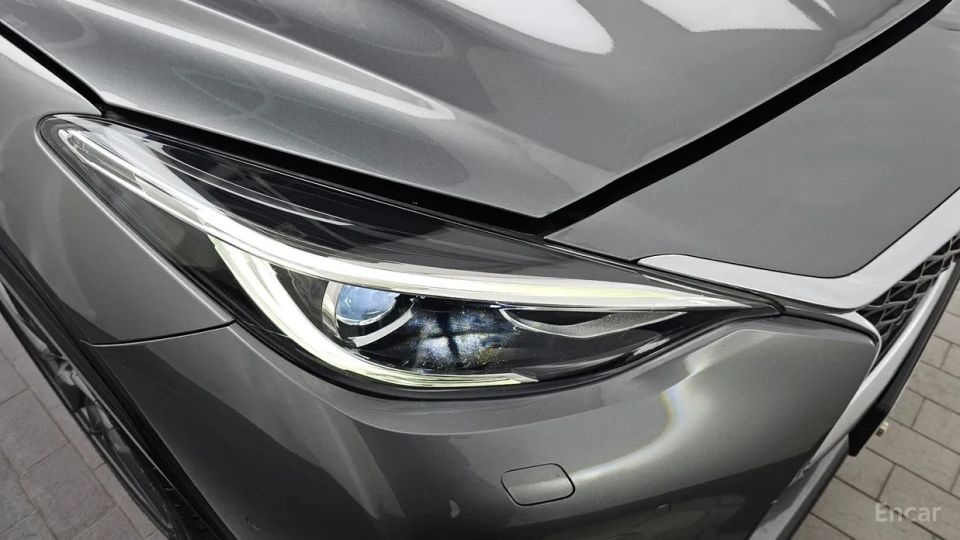Infiniti Q30
