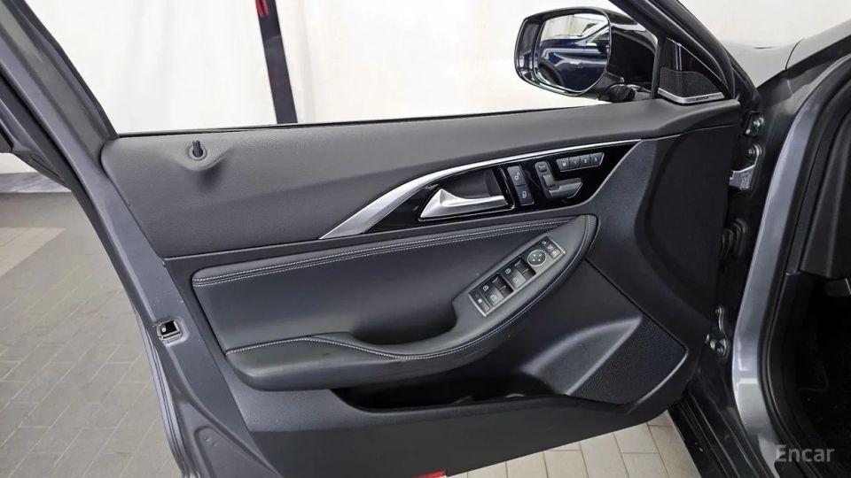 Infiniti Q30