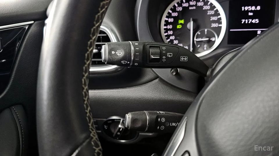 Infiniti Q30
