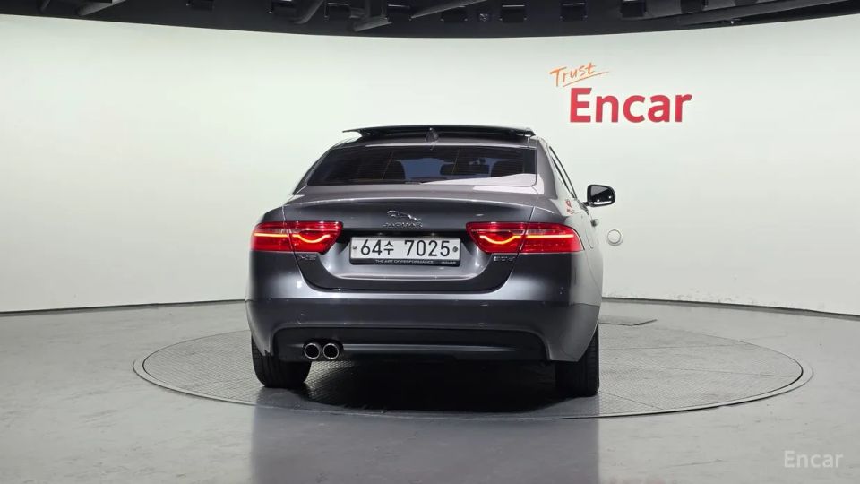 Jaguar XE