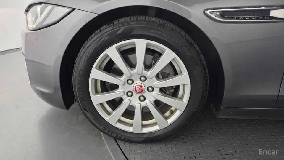 Jaguar XE