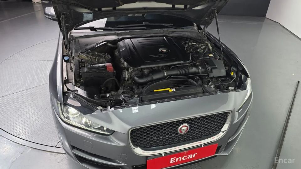 Jaguar XE