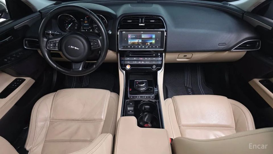 Jaguar XE