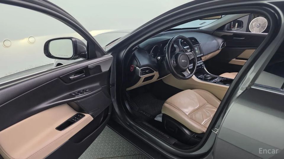 Jaguar XE