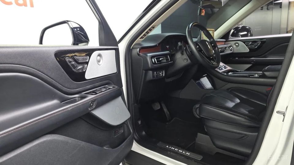 Lincoln Aviator
