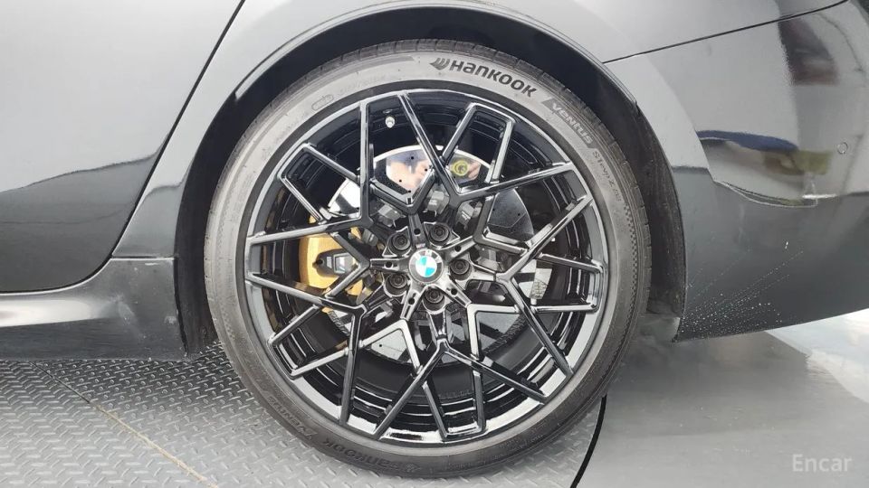 BMW M8