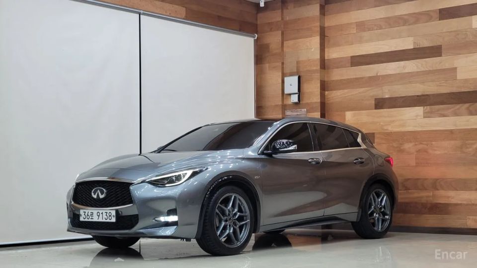 Infiniti Q30