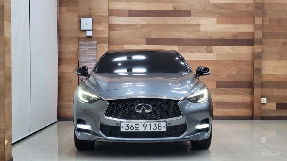 Infiniti Q30