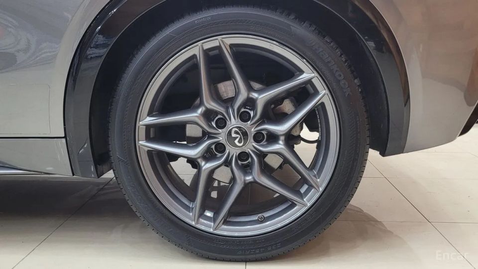 Infiniti Q30