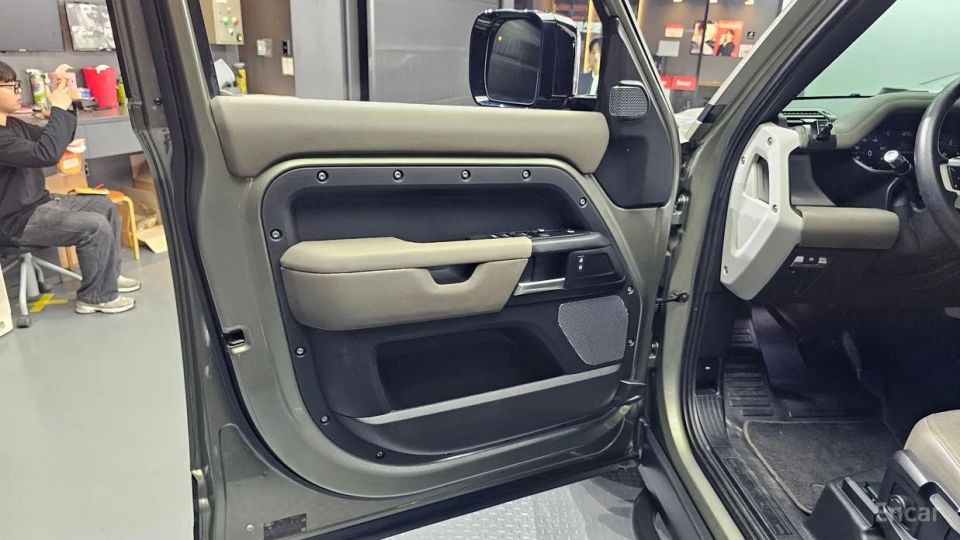Land Rover Defender