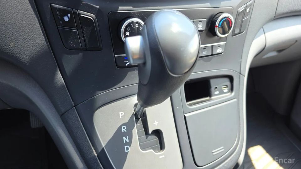 Hyundai Starex
