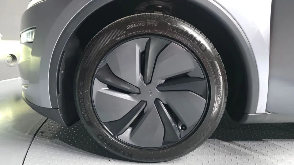 Tesla model-y