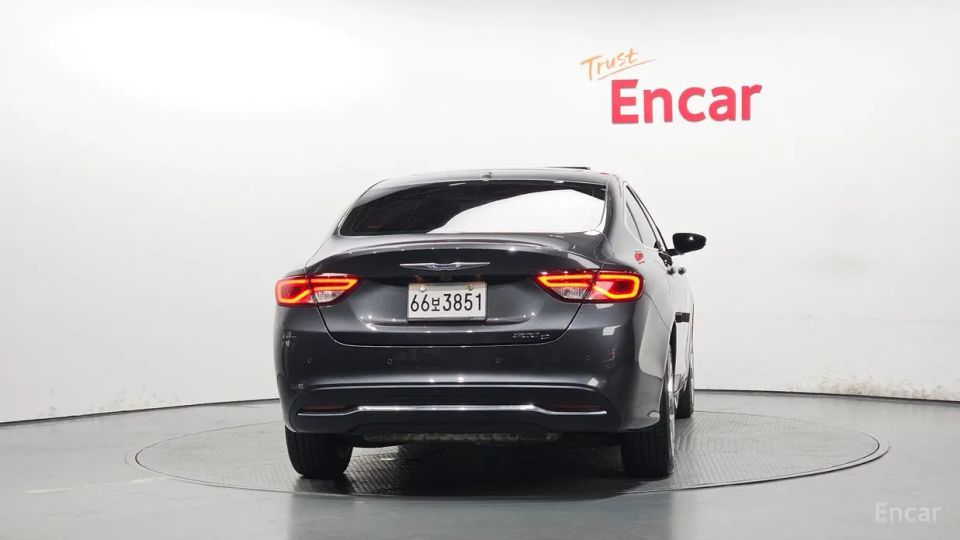 Chrysler 200