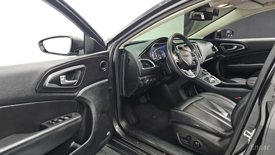 Chrysler 200