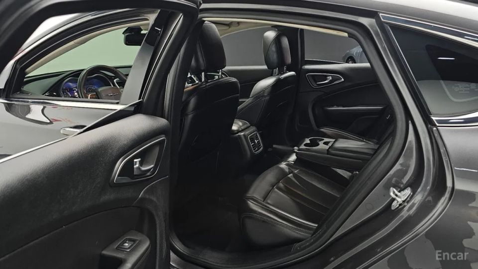 Chrysler 200