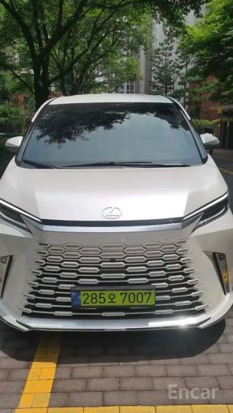 Lexus LM