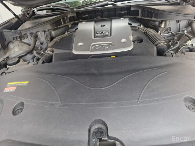 Infiniti M