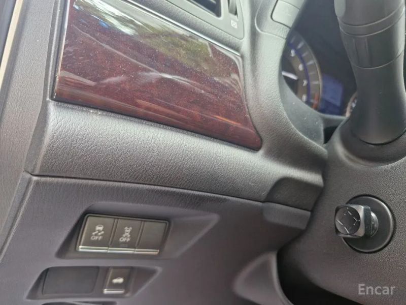 Infiniti M