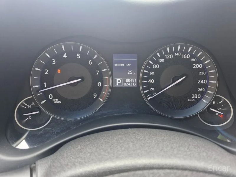 Infiniti M