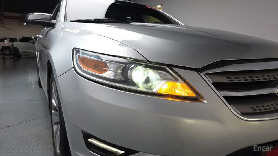 Ford Taurus