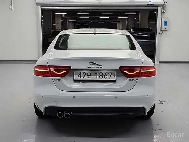 Jaguar XE