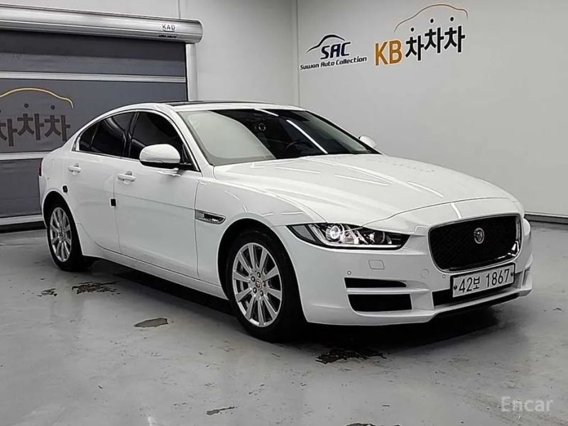 Jaguar XE