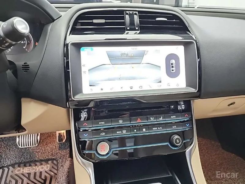 Jaguar XE