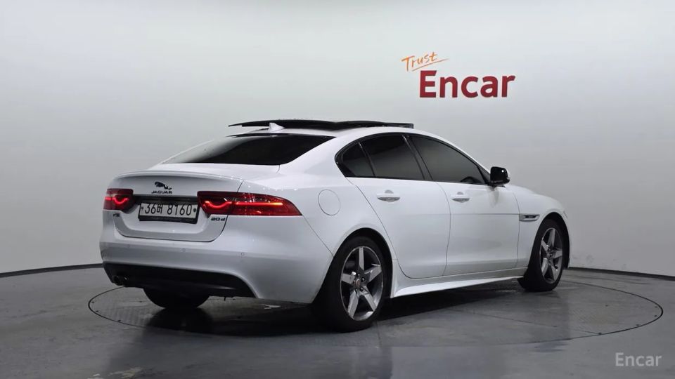 Jaguar XE