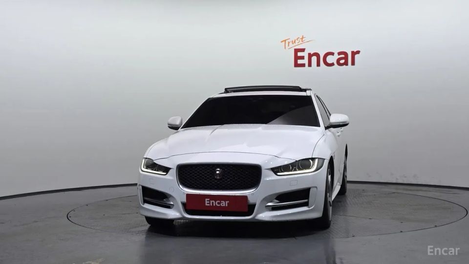 Jaguar XE
