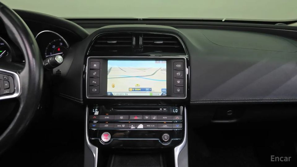 Jaguar XE