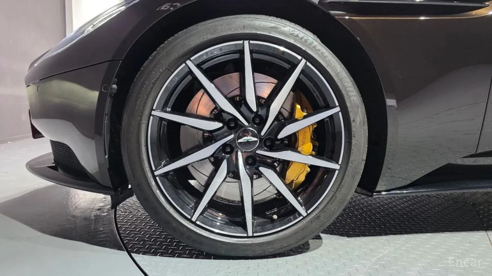 Astonmartin DB11