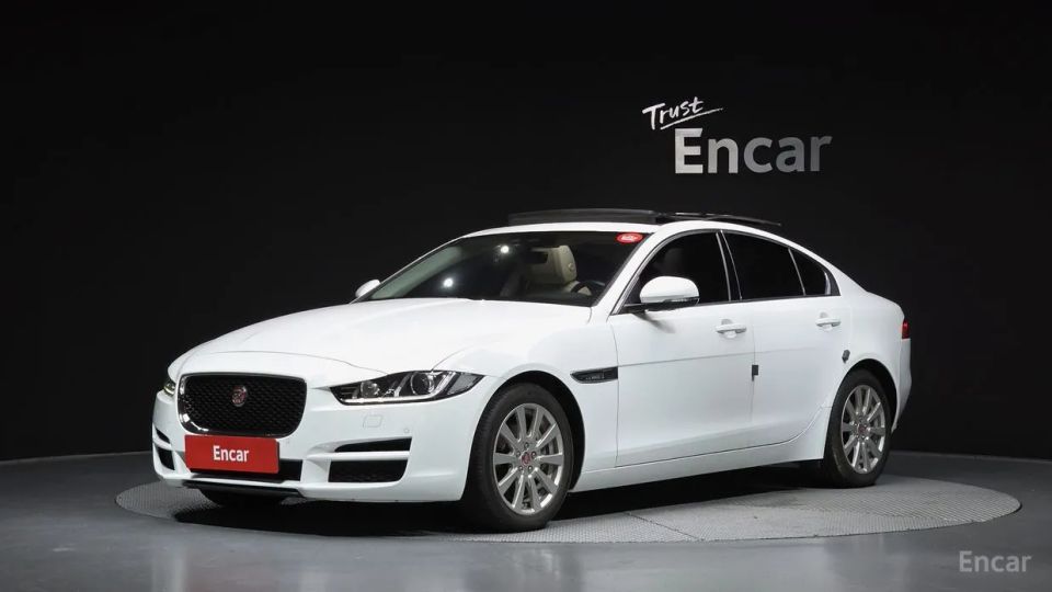 Jaguar XE