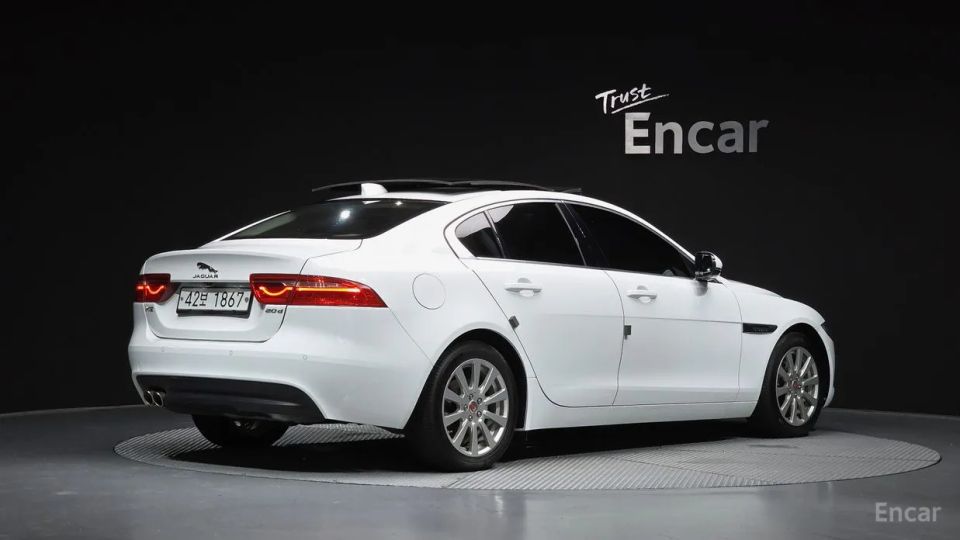 Jaguar XE