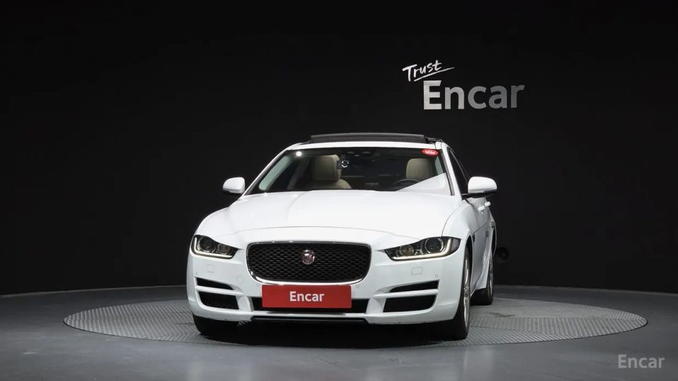 Jaguar XE