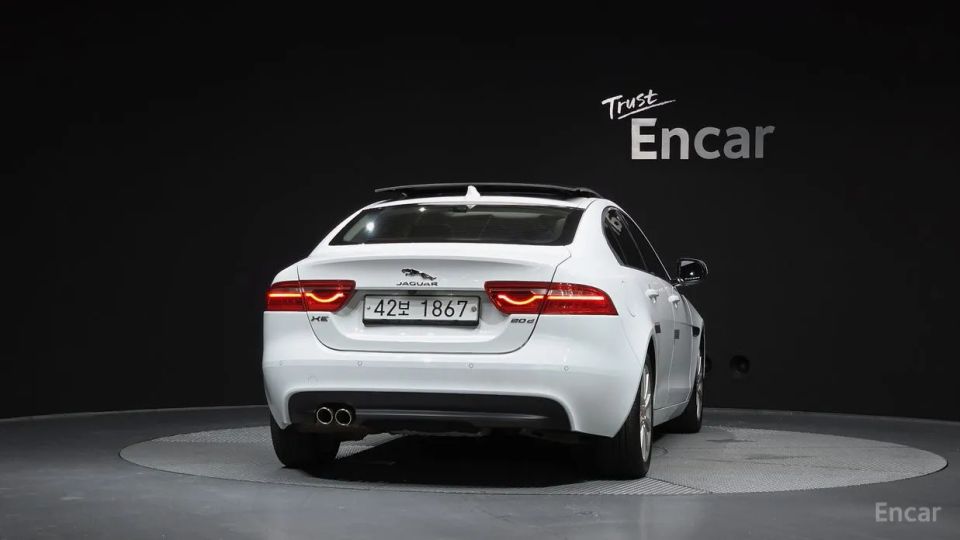 Jaguar XE