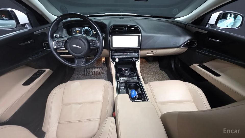 Jaguar XE