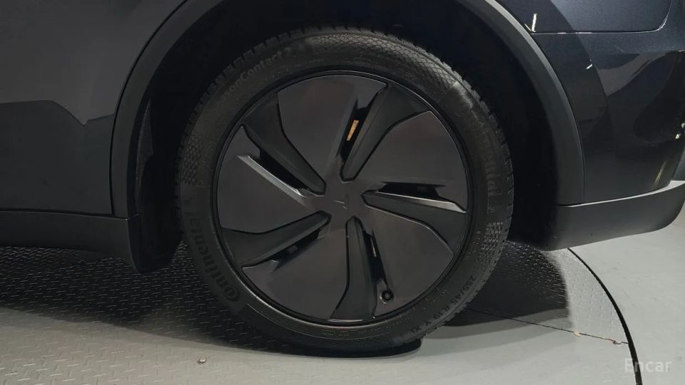 Tesla model-y